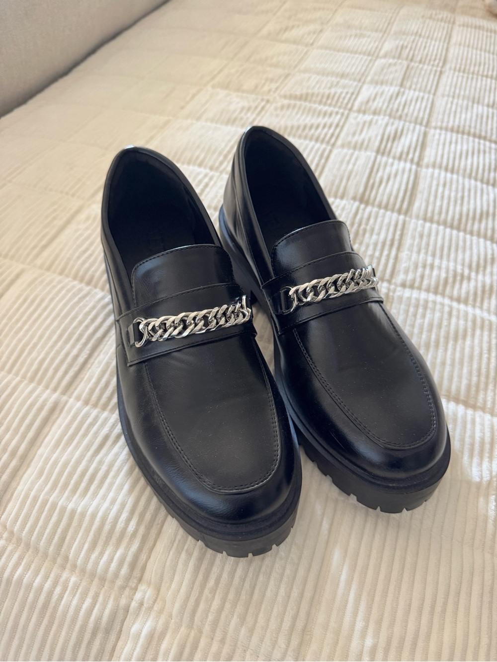 YETIER Black Platform Chain Loafers Slip On - NEVER WORN - Women’s Size 10